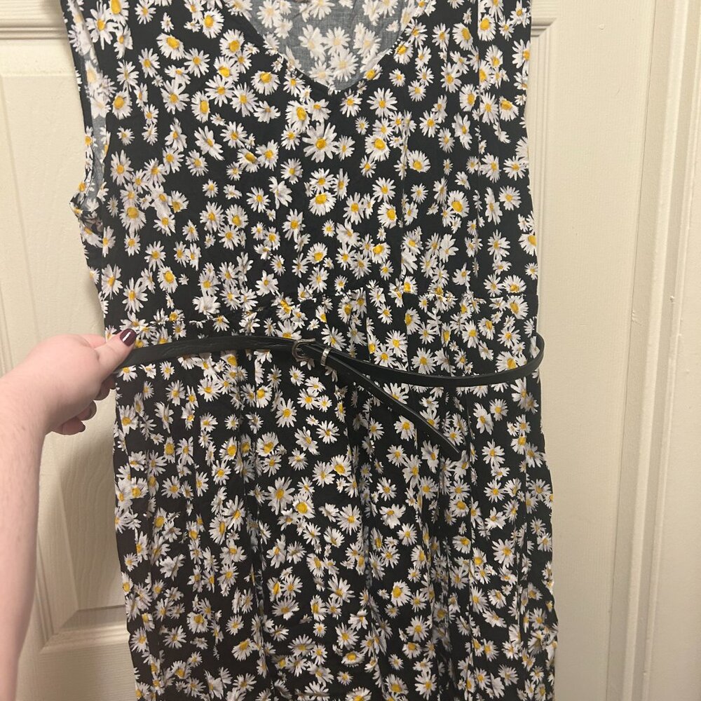 Torrid Multi-Color Daisy Print Challis V-Neck Skater Dress 2x With Belt - Picture 4 of 7